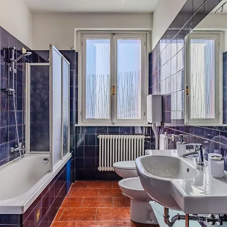 Appartement Leo By Interhome Lenno