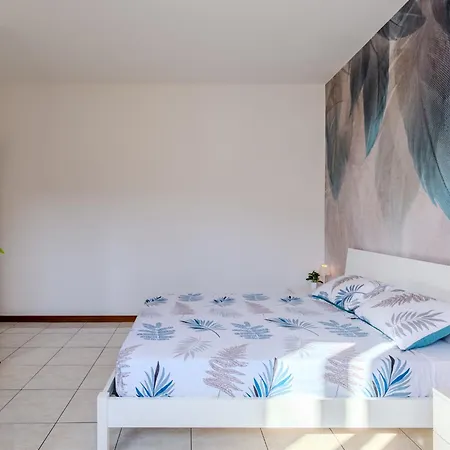 Leo By Interhome Lenno